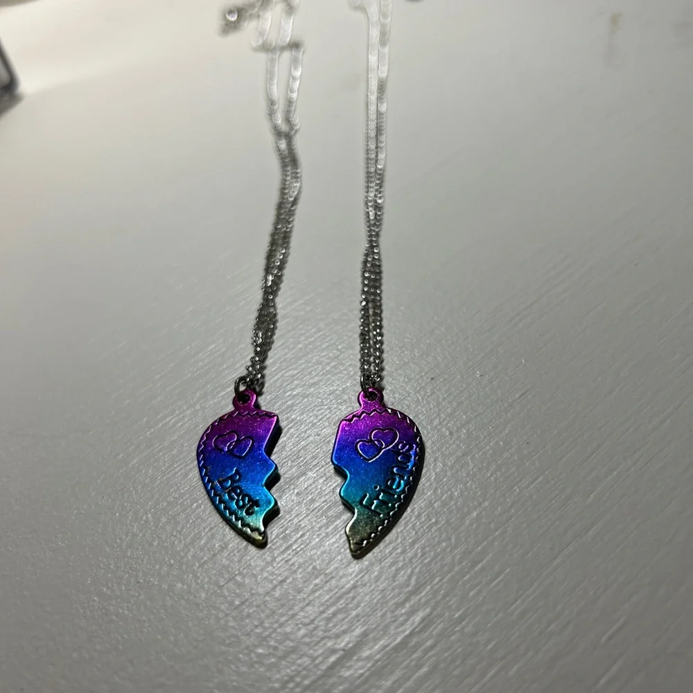 2 Kids 16” silver necklace w/2.5” extender. Has split best friends heart